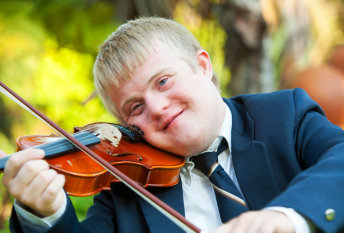 young handicapped violinist